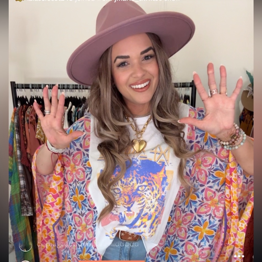 @chantall_me is LIVE! - Picture 10 of 17